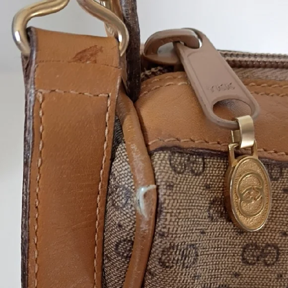 Vintage Gucci Micro GG brown coated canvas crossbody camera bag - Picture 4 of 16